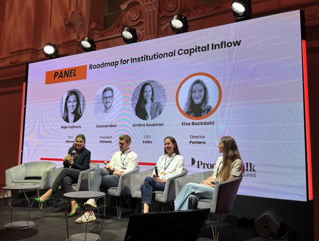 Duncan Moir (center left) speaking in Paris. Source: Cointelegraph
